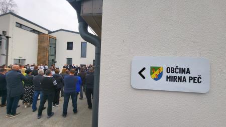 Otvoritev prenovljenih prostorov obcinske uprave Obcina Mirna Pec 71